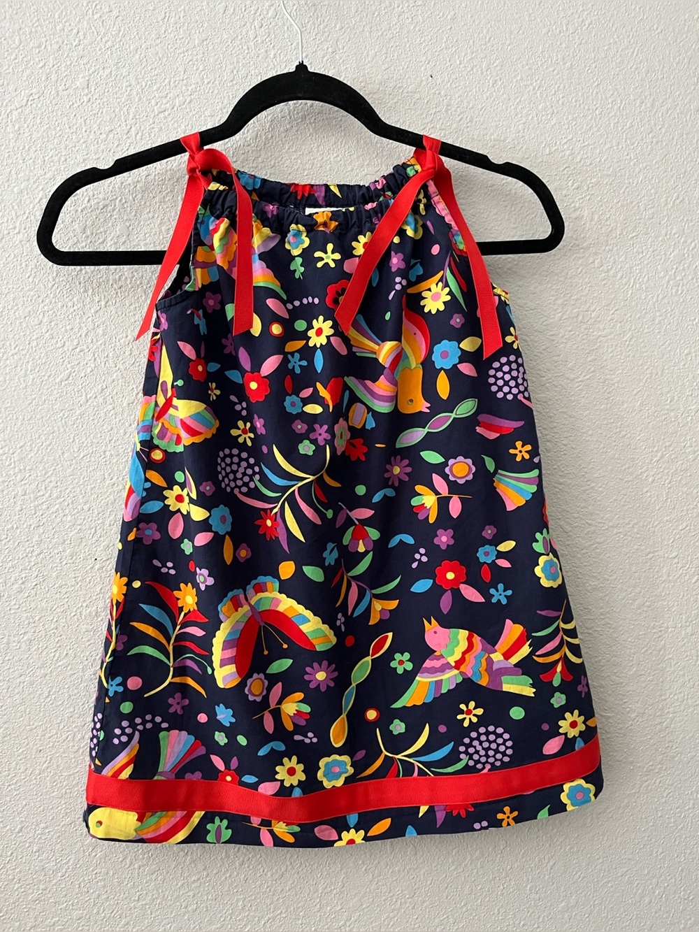 Hanna Andersson Little girls  Multicolor Bird & Floral Dress with Red Trim
Sz 5